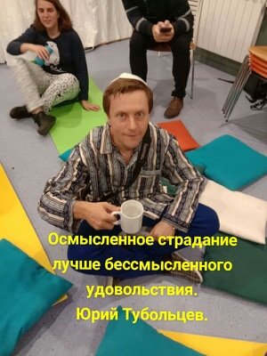 Хорошие мысли о флирте - Девушка, а можно с Вами познакомиться?
- А вдруг у нас есть общие знакомые?
- Девушка, тем лучше!
- Нет, молодой человек, мне нужна сто процентная анонимность!

*

- Девушка, а можно с Вами познакомиться?
- Затусоваться можно, познакомиться нельзя.
- А как это "затусоваться"?
- Ну пока мы едем в электричке, вместе потусим!

*

- Девушка, а можно с Вами познакомиться?
- По законам жанра я должна или согласиться, или отказать, но я просто промолчу!
- А давайте познакомимся молча!

*

- Девушка, а можно с тобой познакомиться?
- Парень, а ты по глупости знакомишься или по наглости?
- По любви!
- Значит по большой глупости!

*

- Девушка, а можно с Вами познакомиться?
- Молодой человек, мне хочется от Вас бежать и ни один раз!
- А почему не бежите?
- А Вы мне понравились!

*

- Девушка, а можно с Вами познакомиться?
- Парень, а ты что, кино-фото-бабо-видео-любитель?
- Нет.
- Ну вот когда станешь кино-фото-бабо-видео-любителем, тогда и подходи!

*
 
- Девушка, а можно с Вами познакомиться?
- Молодой человек, удалось! Я поспорила, что со мной сегодня познакомятся!
- Нет, девушка, на спор я не знакомлюсь!

*

- Девушка, а можно с Вами познакомиться?
- Парень, а ты думаешь, кому-то это надо?
- Знакомиться всем надо.
- Нет, парень, это тебе больше всех надо!

*

- Девушка, а можно с Вами познакомиться?
- Молодой человек, Вы опошляете мою поездку в электричке!
- Девушка, наденьте розовые очки и смотрите на мир позитивно!
- Да ты морда пошлая! Ладно, извини, пошлая мордочка!

*

- Девушка, а можно с Вами познакомиться?
- Молодой человек, а Вы что, похотливый?
- Девушка, я в Вас вижу человека!
- А я в Вас вижу самца, похотливого!

*

- Девушка, а можно с Вами познакомиться?
- Молодой человек, не подставляйте себя под удар, сейчас все девушки мошенницы.
- Но Вы не такая.
- А не такие в метро не знакомятся.

*

- Девушка, а можно с Вами познакомиться?
- Нет.
- А когда, если не сейчас?
- Никогда.
- Девушки всё говорят наоборот. Значит можно?
- Да.

*

- Девушка, а можно с Вами познакомиться?
- А у Вас что, что-то не получается?
- Почему?
- А у тех, кто знакомится с девушками, никогда ничего не получается!

*

- Девушка, а можно с Вами познакомиться?
- А у Вас что, были проблемы? Теперь у Вас будут большие проблемы!
- Почему?
- А со мной у всех большие проблемы!

*

- Девушка, а можно с Вами познакомиться?
- Можно, а зря!
- Почему тогда можно, если зря?
- А все суета и всё напрасно, всё зря!

*

- Девушка, а можно с Вами познакомиться?
- Молодой человек, тебе нужно будет так познакомиться 1000 раз. А на 1001-й раз будет уже не надо.

*

- Девушка, а можно с Вами познакомиться?
- Что, прямо вот так?
- Да.
- А что, только так?
- А как еще?
- Так мне не интересно, мог бы о погоде спросить. Знакомься еще как-нибудь!

*

- Девушка, а можно с тобой познакомиться?
- Никогда... ты слышишь меня? Никогда не откажу парню, который просит подержаться за сиську!
- Девушка, как Вы все наизнанку вывернули?
- Ну ты будешь держаться за сиську или как?
- Извините, девушка, уже не надо.

*

- Девушка, а можно с Вами познакомиться?
- Кто хорошо подходит, тот хорошо отходит, пшёл вон!
- И это Вы называете хорошо отходить?

*

- Девушка, а можно с Вами познакомиться?
- Молодой человек, а Вы со мной не справитесь!
- Я думаю не будет проблем!
- Нет, проблемы будут. Я дзюдоистка!

*

- Девушка, а можно с Вами познакомиться?
- Молодой человек, Вы наверное ещё и едите без билетика!
- А зачем мне билет?
- Вот сначала оплатите проезд, а потом уже и знакомьтесь!

*

- Девушка, а можно с Вами познакомиться?
- Уу! И где же в Вашем вопросе философия?
- Девушка, во всём есть философия.
- Только у Вас она деструктивная.

*

- Девушка, а можно с Вами познакомиться?
- Молодой человек, не приставайте к девушкам, а то сгниёте!
- Девушка, знакомства - это горение позитива!
- Нет, молодой человек, флирт - это разврат, деградация и разложение, расщепление и опустошение. Лучше займитесь чем-нибудь созидательным и позитивным!

*

- Девушка, а можно с Вами познакомиться?
- Не, так скучно! Надо поинтересней!
- Да куда уж поинтересней?
- Не, молодой человек, Вы скучный!
- А Вы - буйная!

*

- Девушка, а можно с Вами познакомиться?
- Парень, а ты чо, на пике вожделения?
- Девушка, откуда у Вас такие умности?
- А откуда у Вас такие глупости?

*

- Девушка, а можно с Вами познакомиться?
- Парниша, да ты сексуально расторможенный!
- Девушка, не спешите с выводами!
- Лучше притормози, попадешь в тупик на всей скорости!

*

- Девушка, а можно с Вами познакомиться?
- Дрянь дело, понимаешь?
- Что за дрянь?
- Нельзя быть таким распущенным!

*

- Девушка, а можно с Вами познакомиться?
- А ты думаешь, я та самая?
- Да.
- А ты думаешь, ты сам такой?
- Да.
- Нет, все не так. Подумай ещё хорошенько!

*

- Девушка, а можно с Вами познакомиться?
- Сome on! come on!
- Девушка, я по английски не понимаю.
- А такие вещи надо понимать без слов.

*

- Девушка, а можно с Вами познакомиться?
- Молодой человек, а Вам что, интересно?
- Да.
- А ты возьми интерес, и иди с ним в лес!

*

- Девушка, а можно с Вами познакомиться?
- Молодой человек, а что, просто так?
- Нет, сложно так!
- А я ни просто так, ни сложно так не знакомлюсь!

*

- Девушка, а можно с Вами познакомиться?
- Молодой человек, а у Вас какая записная книжка?
- Хорошая.
- А я с Вами познакомлюсь, если у Вас будет записная книжка с золотыми листками.

*

- Девушка, а можно с Вами познакомиться?
- Молодой человек, я буду знакомиться с понедельника!
- А сегодня как?
- Никак! Подходите ко мне в понедельник!

*

- Девушка, а можно с Вами познакомиться?
- Нет, нет и ещё раз нет!
- Три раза "нет" - этого мало. Не убедили!
- А как же Вам убедительно отказать?
- А я Вам все-равно не поверю! Я знаю, что можно!
- Ну можно, так можно! Так и быть!

*

- Девушка, а можно с Вами познакомиться?
- Молодой человек, да Вы что?
- А что?
- А то!
- Что "то"?
- Да нет, ничего, в принципе, дайте мне время подумать.
- Нет, девушка, надо уметь быстро принимать решения!
- Так Вы что, передумали?
- Все надо делать сразу и вовремя. Я передумал!

*

- Девушка, а можно с Вами познакомиться?
- Нельзя!
- А у меня есть весомые аргументы!
- Без обсуждения!
- Девушка, Вы тоталитаристка!
- Есть вещи, которые вообще не имеет смысл обсуждать!

*

- Девушка, а можно с Вами познакомиться?
- Молодой человек, Вы не совсем правы. По вере Вашей да будет Вам. Если Вы уверены, что можно, знакомьтесь, а не спрашивайте!

*

- Девушка, а можно с Вами познакомиться?
- Молодой человек, да Вы шутите!
- Я серьезно!
- Нет, я к себе иронию не подпускаю!

*

- Девушка, а можно с Вами познакомиться?
- Познакомиться и никак иначе?
- А как иначе?
- Можно полюбоваться!

*

- Девушка, а можно с Вами познакомиться?
- Чеши отсюда!
- Не надо никогда чесать ни то что чешется, ни то что не чешется!
- Я тебе сейчас почешу!

*

- Девушка, но Вы дали мне только полтелефона?
- Давайте для начала познакомимся с Вами хотя бы на половину!

- Девушка, а можно с Вами познакомиться?
- Мужчина, не надо меня доставать!
- Девушка, у Вас не адекватная реакция на происходящее!
- А что, я должна прыгать от радости, что со мной знакомятся?

*

- Девушка, а можно с Вами познакомиться?
- Молодой человек, а Вы что, неформал?
- Почему?
- Чтобы официально познакомиться, нужно иметь общих знакомых, иначе это не прилично!

*

- Девушка, а можно с Вами познакомиться?
- Молодой человек, Вы не адекватно себя ведете!
- А как адекватно?
- Нужно сразу подходить к девушке с цветами!

*

- Девушка, а можно с Вами познакомиться?
- Молодой человек, Вы что, гулящий?
- Нет, я серьезный.
- Так Вы никогда ничего не нагуляете, даже серьёзно!

*

- Девушка, а можно с Вами познакомиться?
- Да ты же недавно познакомился с моей подругой! Я тебя помню!
- А очень много молодых людей, похожих на меня!
- Нет, я тебя сразу узнала. Тебя ни с кем не перепутать!
- Да нет, девушка, меня все всегда с кем-то путают!
- Это ты со всеми подряд путаешься!

*

- Девушка, а можно с Вами познакомиться?
- А Вы что, меня искали?
- Да!
- Плохо ищите, молодой человек!
- Почему?
- Надо Вам было меня в прошлом году найти!
- Ну вот наконец-то нашел.
- Нет, теперь Вам надо ещё поискать!

*

- Девушка, а можно с Вами познакомиться?
- С кем?
- С Вами!
- С кем с кем?
- С Вами, девушка!
- Со мной, что ли?
- Да, с Вами!
- Прямо так и со мной?
- Да!
- Неужели?
- Конечно!
- Конюшня!
- Твой дом родной!
- Твоя деревня!
- А вот и не поругаемся!
- Вот и поругались!

*
- Девушка, а можно с Вами познакомиться?
- А что, без знакомств жизнь пуста?
- Знакомства бывают пустые и осмысленные.
- Нет, молодой человек, все знакомства пустые!

*

- Девушка, а можно с Вами познакомиться?
- Нет, нельзя!
- Девушка, а попробуйте Вы сама со мной познакомиться, может у Вас получится?

*

- Девушка, а можно с Вами познакомиться?
- А Вы что, проходите инициацию? Вы мальчик с комплексом неполноценности, что ли?
- Девушка, у меня уже есть опыт.
- Опытные мужчины в метро не знакомятся!

*

- Девушка, а можно с Вами познакомиться?
- Молодой человек, не хватайте меня за горло!
- Девушка, Вы что, возбудились от одного вопроса?
- А девушки, между прочим, намного чувствительнее молодых людей!

*

- Девушка, а можно с Вами познакомиться?
- Молодой человек, Вы можете с первого раза попасть ниткой в иголку? Вот так и знакомства - с первого раза ничего не получится!

*

- Девушка, а можно с Вами...
- Можно, но не со мной!

*

- Девушка, а можно с Вами познакомиться?
- Молодой человек, Вы не боитесь отказов?
- А мне никогда никто не отказывает!
- Я буду первой!

*

- Девушка, а можно с Вами познакомиться?
- А со мной уже семь парней не смогли познакомиться, а ты думаешь, ты сможешь?
- А я не такой, как все!
- Вот в том-то и дело, молодой человек, что со мной все не такие знакомятся!

*

- Девушка, а можно с Вами познакомиться?
- Молодой человек, Вы хотите, чтобы Вас ткнули носом в то, что Вы грешите?
- Девушка, никто не безгрешен!
- Значит Вас еще никогда носом не тыкали в грех!

*

- Девушка, а можно с Вами познакомиться?
- Молодой человек, а Вы случайно со мной знакомитесь или не случайно?
- Ничто в жизни не случайно!
- Понятно, значит случайно. А я Вам советую, чтобы ничего случайного не случилось, не делать ничего случайного!

*

- Девушка, а можно с Вами познакомиться?
- Молодой человек, а по какой модели?
- ЗАГС и любовь до гроба!
- Нет, молодой человек, излишний оптимизм и максимализм действительно доводят до гроба!

*

- Девушка, а можно с Вами познакомиться?
- Нет, молодой человек. С Вами не потанцуешь!
- Почему?
- Вы мне уже наступили на ногу! А что будет дальше?

*

- Девушка, а можно с Вами познакомиться?
- Молодой человек, я с Вами познакомлюсь, а Вы мой телефон потеряете!
- Я запишу Ваш телефон и в телефоне и в записной книжке!
- Нет, молодой человек, кто часто знакомится, тот все контакты путает и теряет!

*

- Девушка, а можно с Вами познакомиться?
- Молодой человек, у тебя что, шило в жопе?
- Девушка, это деловая активность.
- Нет, молодой человек, знакомиться - это не дело.

*

- Девушка, а можно с тобой познакомиться?
- Молодой человек, тебе придётся платить за ложный вызов! Ты же импотент!

*

- Девушка, а можно с Вами познакомиться?
- Молодой человек, береги честь с молоду! Грязная молодость приводит к грязной старости!

*

- Девушка, а можно с тобой познакомиться?
- Парень, ты что, недолюбленный?
- Почему?
- А зачем к девушкам в метро подлизываешься? Смотри, а то попадешь в рабство к женщинам.

*

- Девушка, а можно с Вами познакомиться?
- Вы что, хотите меня доконать?
- Девушка, разве я похож на навязчивого?
- Нет, не конает! Не навязчиво знакомиться не возможно!

*

- Девушка, а можно с Вами познакомиться?
- Нет, молодой человек, я не такая!
- И я не такой!
- Тогда давайте знакомиться не так!

*

- Девушка, а можно с Вами познакомиться?
- Молодой человек, Ваш тезис не лезет ни в какие ворота!
- А с чего же, по Вашему, нужно начать общение?
- Ну хотя бы спросите, который час!

*

- Девушка, а можно с Вами познакомиться?
- Молодой человек, однако...
- Однако - это как Вас понять?
- Познакомиться со мной можно, а понять меня нельзя!

*

- Девушка, а можно с Вами познакомиться?
- Я сейчас прохожих на помощь позову!
- А что, они помогут Вам со мной познакомиться?

*

- Девушка, а можно с Вами познакомиться?
- Парень, ты что, ошалел? Не шали!
- Наоборот, это Вы, девушки, шалуньи!

*

- Девушка, а можно с Вами познакомиться?
- Молодой человек, а более подходящее место для знакомств Вы не могли найти?
- А какая разница, где знакомиться?
- От этого зависит настрой и первое впечатление. В метро Вы имеете совершенно не такой вид, как в музее! А первое впечатление - самое сильное и остается на всегда.

*

- Девушка, а можно с Вами познакомиться?
- Молодой человек, а у Вас что, предрасположенность к насилию?
- Все люди в метро знакомятся!
- Не знала, не знала. Значит на свете очень много маньяков.

*

- Девушка, а можно с Вами познакомиться?
- Молодой человек, если Вы будете втирать девушкам знакомства, у Вас сотрется чувство собственного достоинства.
- Ну это же взаимно!
- Нет, молодой человек, Вы клянчите!

*

- Девушка, а можно с Вами познакомиться?
- Молодой человек, а знакомства - это что, кардинальная проблема 21-го века?
- Да, это межпланетная проблема. Она есть даже на Марсе.
- Нет, молодой человек. Для Земли эта проблема не актуальна. Вот будете на Марсе, там с девушками и знакомьтесь!

*

- Девушка, а можно с Вами познакомиться?
- Молодой человек, а Вам везет, я баллончик забыла!
- Девушка, а зачем Вам в метро баллончик!
- Чтобы преподать таким как Вы хороший урок!

*

- Девушка, а можно с Вами познакомиться?
- Молодой человек, какой же Вы легкомысленный!
- Я философ.
- Да, конечно, приставать к девушкам очень философично!

*

- Девушка, а можно с Вами познакомиться?
- Молодой человек, хорошее начало!
- Девушка, и это только начало! А что будет дальше, пальчики оближите!
- Молодой человек, дальше ничего не будет! Я не облизываю пальцы!

*

- Девушка, а можно с Вами познакомиться?
- Ой, нужен ты мне, а?!
- Девушка, и Вы мне нужны.
- Дурак, никогда не знакомься с девушками по нужде!

*

- Девушка, а можно с Вами познакомиться?
- Молодой человек, а если девушки вообще исчезнут из нашего мира, как Вы будете знакомиться?
- Я не верю в утопии.
- Нет, если к девушкам так нагло будут приставать, они обязательно когда-нибудь исчезнут!

*

- Девушка, а можно с Вами познакомиться?
- Молодой человек, а давайте совместим приятное с полезным. Какая мне может быть от Вас польза?
- А я не позволяю девушкам мною пользоваться!
- А сами Вы значит пользуетесь девушками односторонне?

*

- Девушка, а можно с Вами познакомиться?
- Молодой человек, а Вы что, думаете что Вы чародей? Очаровать меня хотите?
- Девушка, это Вы меня очаровали!
- Значит мы оба под чарами. Я думаю, не стоит знакомиться, чтобы не разочароваться!

*

- Девушка, а можно с Вами познакомиться?
- Молодой человек, у Вас что, склероз? Мы вчера с Вами знакомились на этом же месте!

*

- Девушка, а можно с Вами познакомиться?
- Дерзай!
- Что что?
- Нет парень, тебе не по силам!

*

- Девушка, а можно с Вами познакомиться?
- Молодой человек, какой же Вы недотёпистый! Разве сразу не ясно, что можно?

*

- Девушка, а можно с Вами познакомиться?
- Молодой человек, хочется - перехочется!

*

- Девушка, а можно с Вами познакомиться?
- Молодой человек, Ваше поведение рифмуется с ницшеанством и фрейдизмом!
- Девушка, не буду я с Вами знакомиться, Вы грузите!

*

- Девушка, а можно с Вами познакомиться?
- Молодой человек, лучше не связывайтесь со мной - все девушки не предсказуемы!
- Наоборот, все девушки предсказуемы!

*

- Девушка, а можно с Вами познакомиться?
- А мне пофиг!
- Значит можно?
- А фигня это всё!
- Нет, девушка, извините, я с пофигистками не знакомлюсь!

*

- Девушка, а можно с Вами познакомиться?
- Молодой человек, подобные вопросы лучше задавать в сети.
- В какой сети, в рыболовной?
- Угу, во время рыбалки!

*

- Девушка, а можно с Вами познакомиться?
- Молодой человек, те, кто знакомятся в метро, все, как один, идут мимо!
- Нет, девушка, мимо Вас не пройдешь!

*

- Девушка, а можно с Вами познакомиться?
- Молодой человек, Вы думаете, что у Вас бесчисленное количество попыток знакомства? Знакомиться можно только 3 раза - не больше трех попыток. Поэтому лучше не спешите.

*

- Девушка, а можно с Вами познакомиться?
- Молодой человек, Вы что, думаете, что чем больше Вы знакомитесь, тем быстрее Вы познакомитесь?
- Ну Вы и загнули!
- Это ты палку перегнул! Знакомься только в своём круге знакомых по общим интересам!

*

- Девушка, а можно с Вами познакомиться?
- Молодой человек, Вы знакомитесь или докапываетесь?
- Знакомлюсь!
- А зачем у Вас лопата за спиной?
- Где лопата?
- Ты что, шуток не понимаешь?

*

- Девушка, а можно с Вами познакомиться?
- Молодой человек, в метро нету места любви!

*

- Девушка, а можно с Вами познакомиться?
- Парень, ты что, хочешь сиську?
- Девушка, я взрослый!
- Взрослые в метро не знакомятся!

*

- Девушка, а можно с Вами познакомиться?
- Молодой человек, да ты даже сопли не умеешь вытирать! Хоть бы высморкался!
- Девушка, извините! (вытирает нос рукавом)
- Один ноль в мою пользу! Я пошутила!

*

- Девушка, а можно с Вами познакомиться?
- Молодой человек, это не поддаётся логике! Я как раз вчера смотрела фильм "Маленький гигант большого секса". Это что, про Вас?
- Блин, девушка, после этого фильма все меня узнают!

*

- Девушка, а можно с Вами познакомиться?
- Молодой человек, Вы мне душу раздираете!
- Девушка, какая Вы чувствительная!
- Да, хотя я знаю, что с такими как Вы надо быть чёрствыми!

*

- Девушка, а можно с Вами познакомиться?
- Парень, ты что, хочешь хлебнуть лиха?
- Просто хочу познакомиться.
- А я просто не знакомлюсь, я сложно знакомлюсь.

*

- Девушка, а можно с Вами познакомиться?
- Челодой моловек, Вы что, не можете отличить приличие от безобразия?
- Красота спасёт мир, девушка!
- Извините, но с Достоевскими я не знакомлюсь!

*

- Девушка, а можно с Вами познакомиться?
- Молодой человек, Вам бы подзатаить Ваше паскудство, а Вы прямо в метро лезите!
- Девушка, Вы по себе судите. Мир - это зеркало. Вы видите во мне свои черты!
- Блин, знаю, я - это ты, ты - это я. Ты что, предлагаешь поменяться ролями? Нет, ни один парень  никогда не влезет в шкуру девушки! Вам нас не понять!
- Да, короткую юбку я никогда не надену!

*

- Девушка, а можно с Вами познакомиться?
- Молодой человек, таких как Вы полезно по носам пощёлкать!
- Девушка, ну Вы и задира!
- Клин клином вышибают!

*

- Девушка, а можно с Вами познакомиться?
- Парень, а чем ты хорош?
- Всем!
- Да хорош тормозить! Вижу я, ты хорош тормозить!

*

- Девушка, а можно с Вами познакомиться?
- Молодой человек, я воспитана на Толстом!
- Девушка, всё-равно на ком! Девушка должна быть не на ком, а под кем!

*

- Девушка, а можно с Вами познакомиться?
- Молодой человек, я воспитана на Толстом!
- А я воспитан на худом!

*

- Девушка, а можно с Вами познакомиться?
- Можно, но руками не трогать! А то щас парни пошли наглые!

*

- Девушка, а можно с Вами познакомиться?
- Ни с кем и никогда!
- А если в виде исключения?
- А Вы что, такой исключительный? Исключительные в метро не знакомятся!

*

- Девушка, а можно с Вами познакомиться?
- Молодой человек, Вы же привлекаете внимание пассажиров!
- Девушка, никому ни до кого нету дела. Или Вы думаете, что все пассажиры думают о Вас?
- Не знаю, но я в метро знакомиться стесняюсь.
- Девушка, в некоторых вещах без наглости - никуда!

*

- Девушка, а можно с Вами познакомиться?
- Молодой человек, не хило!
- Девушка, это круто!
- Да, но крутость эта все-таки хилая.

*

- Девушка, а можно с Вами познакомиться?
- Молодой человек, ты странный!
- А Вы что, со странными не знакомитесь?
- Я знакомлюсь только с очень странными!

*

- Девушка, а можно с Вами познакомиться?
- Молодой человек, Вас нужно перенастроить знакомиться на нудистском пляже, там это пикантнее.

*

- Девушка, а можно с Вами познакомиться?
- Молодой человек, есть проблемы, которые нужно решать. Но не таким способом! Так Вы наоборот Ваши проблемы усугубите!

*

- Девушка, а можно с Вами познакомиться?
- Молодой человек, я понимаю, что все мужчины озабоченные, но нельзя же набрасываться на девушек прямо в метро!
- Девушка, как Вы не понимаете, Вы же спровоцировали меня! Женщина всегда первая даёт повод.
- Да, я даю повод, но не всем и не всегда!

*

- Девушка, а можно с Вами познакомиться?
- За отдельные деньги - пожалуйста!
- Девушка, вот увидите, Вам так понравится со мной общаться, что Вы сами еще мне заплатите!

*

- Девушка, а можно с Вами познакомиться?
- Молодой человек, не актуально!
- А чем я могу Вас заинтересовать?
- Ничем!
- Хорошо, девушка! Я Вас заинтересую ничем!

*

- Девушка, а можно с Вами познакомиться?
- Молодой человек, жуть!
- Девушка, Вы в жутком восторге?
- Ха ха ха, я в жутком сожалении, где мои 18 лет? У Вас же просто задержка в развитии. Вы недоразвитый! Для всех нормальных людей знакомства - это пройденный этап!

*

- Девушка, а можно с Вами познакомиться?
- Молодой человек, это полная хрень!
- Инь, янь и хрень - ха ха ха!
- Да, молодой человек, Вы пень, пень и хрень!

*

- Девушка, а можно с Вами познакомиться?
- Молодой человек, Вам что, скучно? Я что Вам - клоун?
- Девушка, сейчас я просто общаюсь.
- Таким образом общаются только в цирке или в зоопарке!

*

- Девушка, а можно с Вами познакомиться?
- Ой, всё!
- Девушка, а всё ли?
- Вали!

*

- Девушка, а можно с Вами познакомиться?
- Молодой человек, да ладно Вам!
- А шо так? А может можно?
- Да, ладно!

*

- Девушка, а можно с Вами познакомиться?
- Молодой человек, Вы что, хотите довести меня до конфликта?
- Нет, девушка, нет ничего более мирного, чем знакомства.
- Наоборот, нет ничего более опасного, чем сексуальное домогательство.

*

- Девушка, а можно с Вами познакомиться?
- Молодой человек, а зачем?
- Ладно, девушка, проехали!
- Нет, молодой человек, любой конфликт нужно доводить до конца!

*

- Девушка, а можно с Вами познакомиться?
- Молодой человек, поостерегитесь, а вдруг я ведьма!
- Девушка, я наоборот хочу, чтобы меня околдовали!
- Мысли притягивают обстоятельства, Вы доиграетесь!

*

- Девушка, а можно с Вами познакомиться?
- Познакомиться или поблудить?
- Я для серьезных отношений!
- Значит, серьезно поблудить!

*

- Девушка, а можно с Вами познакомиться?
- Молодой человек, а Вы что, блудливо глумитесь над девушками?
- Нет, я девушек люблю!
- Ну я и говорю, Вы над ними блудливо глумитесь!

*

- Девушка, а можно с Вами познакомиться?
- Молодой человек, а у Вас есть продуманный конспект, о чём Вы будете общаться со мной?
- А я импровизирую!
- Нет, молодой человек, сначала надо подготовиться!

*

- Девушка, а можно с Вами познакомиться?
- Молодой человек, а Вы что, подлинному соитию с жизнью предпочитаете подмену в виде флирта?
- А я не знаю что такое флирт!
- Будете к девушкам приставать, много чего не нужного узнаете!

*

- Девушка, а можно с тобой познакомиться?
- Парень, тебе ой как далеко до подлинного интима! А я не буду с тобой опытом делиться!

*

- Девушка, а можно с Вами познакомиться?
- Парень, а давай с тобой лучше порассуждаем о засоле огурцов!
- А я не в теме!
- А я не в теме знакомств!

*

- Девушка, а можно с Вами познакомиться?
- А я вижу, парень, ты подгулявший?
- Я интеллигент!
- Понятно, блудный интеллигент!

*

- Девушка, а можно с Вами познакомиться?
- Я не возражаю!
- А я бы на Вашем месте возражал!

*

- Девушка, а можно с Вами познакомиться?
- Молодой человек, метро - это не игровое пространство.
- А я не играю!
- Да, вы пока только заигрываете!

*

- Девушка, а можно с Вами познакомиться?
- С какой стати?
- Причины найдутся!
- Знаю. Знаю я Вас, мужиков!

*

- Девушка, а можно с Вами познакомиться?
- Молодой человек, а у Вас что, игровая зависимость?
- Я никогда ни во что не играю.
- Значит девушки играют Вами. Лучше не знакомьтесь. С коварными женщинами лучше не связываться. А то девушки Вас заиграют! Девушки часто переигрывают и обыгрывают молодых людей!

*

- Девушка, а можно с Вами познакомиться?
- Не совсем да и не совсем нет.
- Что что?
- Как хотите, так и понимайте!

*

- Девушка, а почему бананы кривые?
- Знаю, но не скажу. Кто же так знакомится?

(с) Юрий Тубольцев