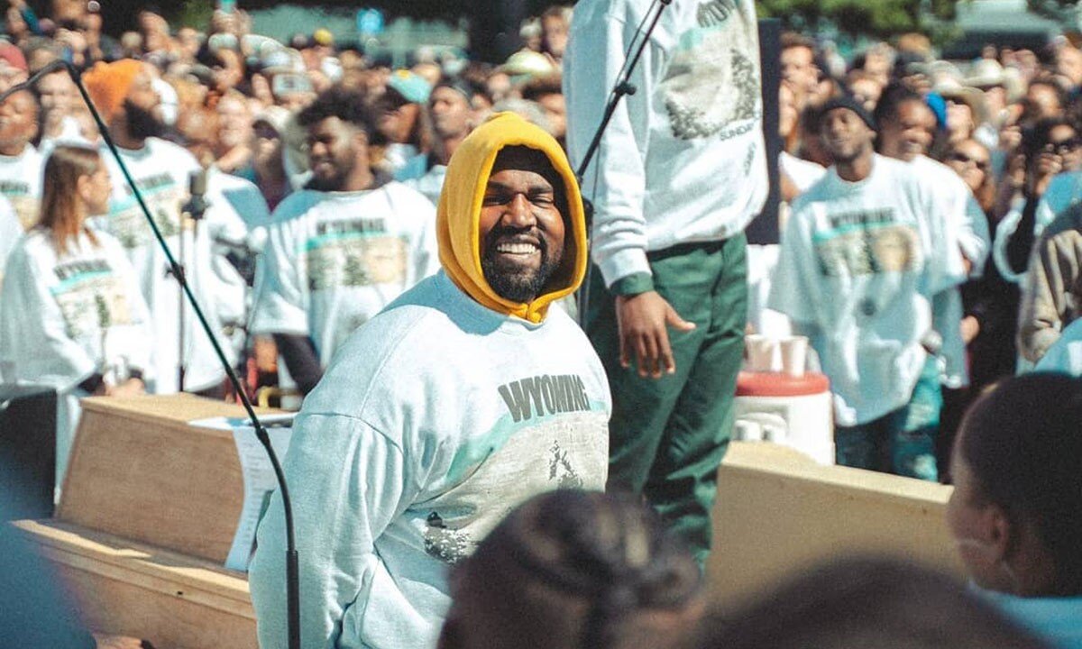 фото: https://www.highsnobiety.com/p/kanye-west-wyoming-sunday-service/