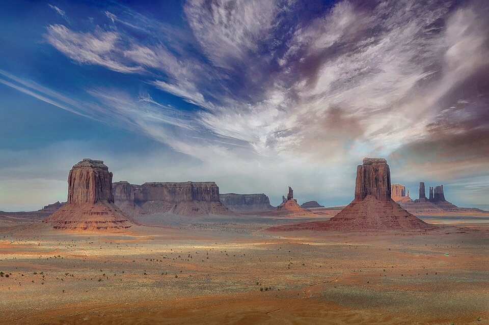https://cdn.pixabay.com/photo/2019/10/05/09/57/landscape-4527526_960_720.jpg