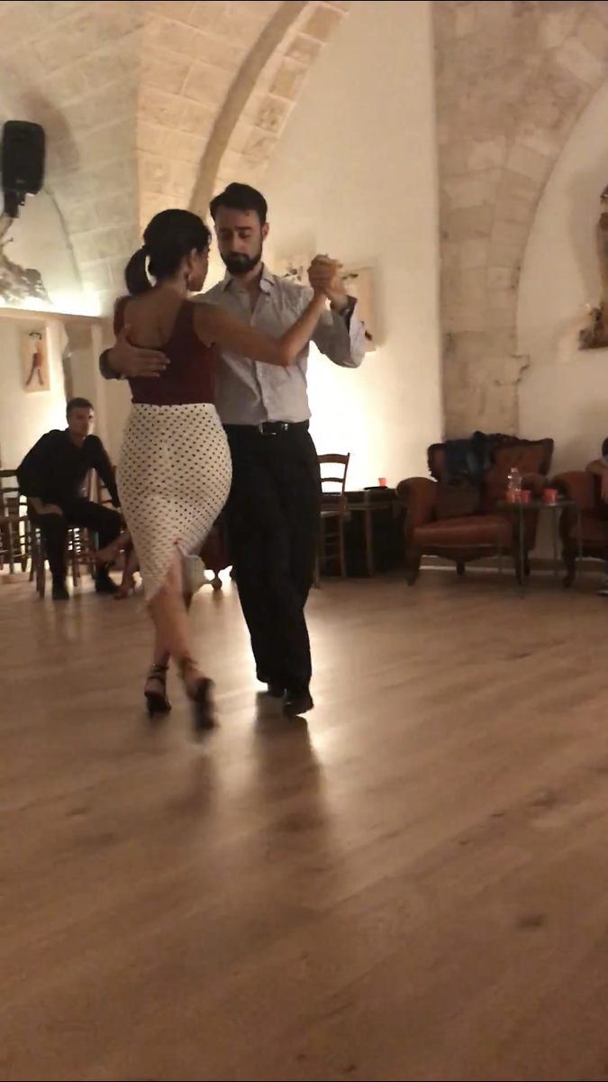 Преподаватели  танго в Трани. 