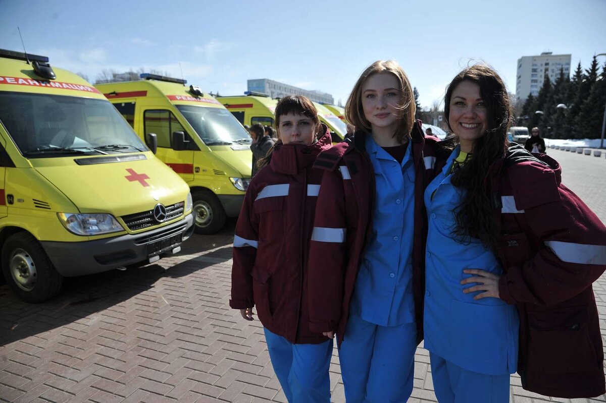 Молодые врачи , фото с официального сайта станции "Скорой помощи" г. Тольятти