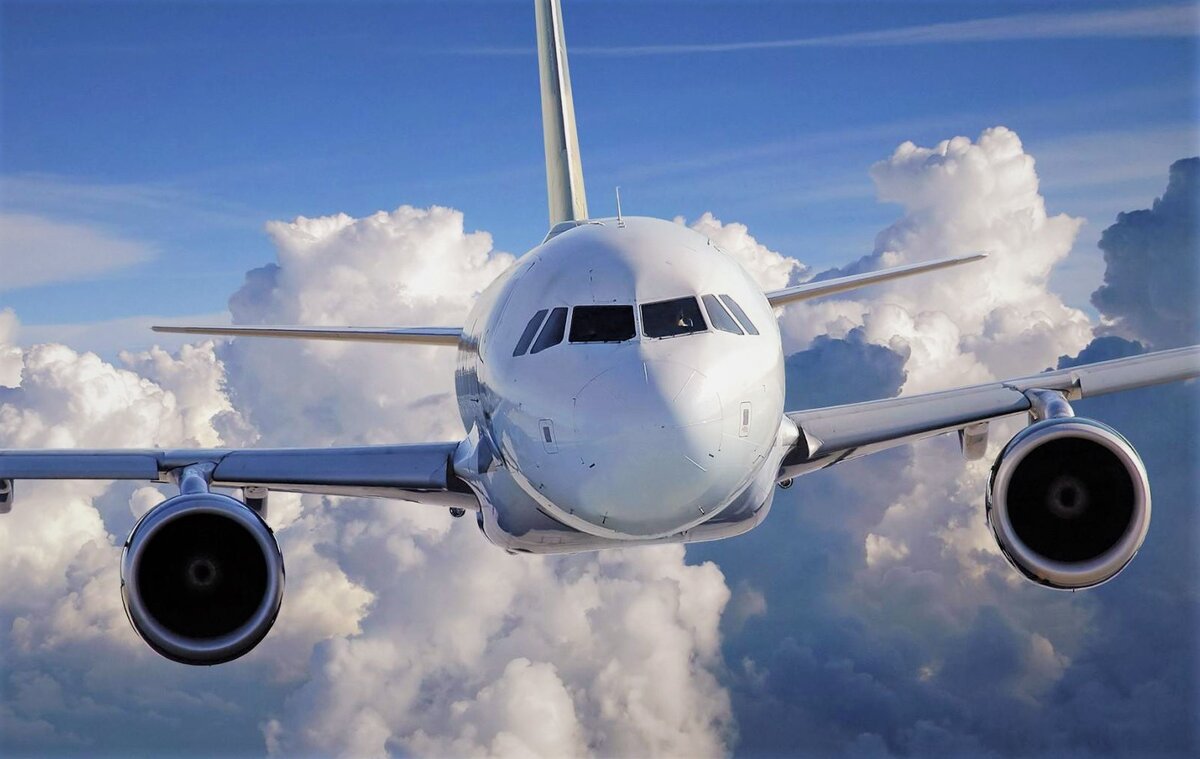 Почему пассажирские самолеты летают на определенной высоте: видео