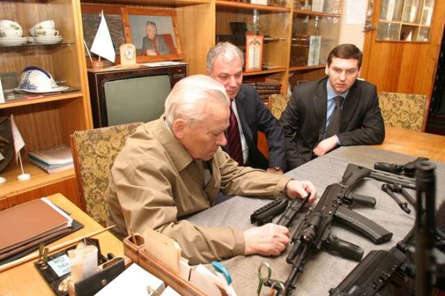 Рождению знаменитого автомата предшествовала долгая кропотливая работа.