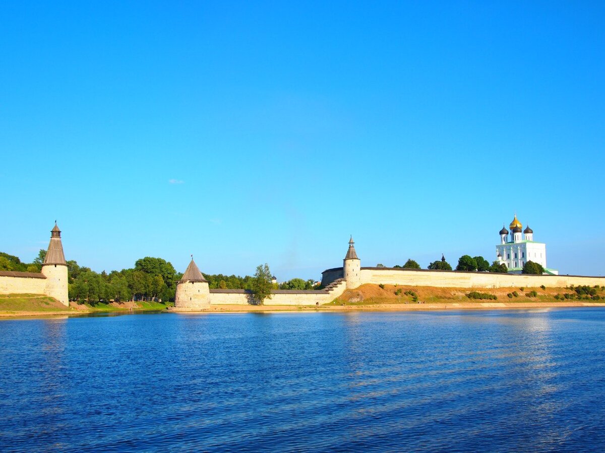 Вид на Псковский Кремль (фото автора)