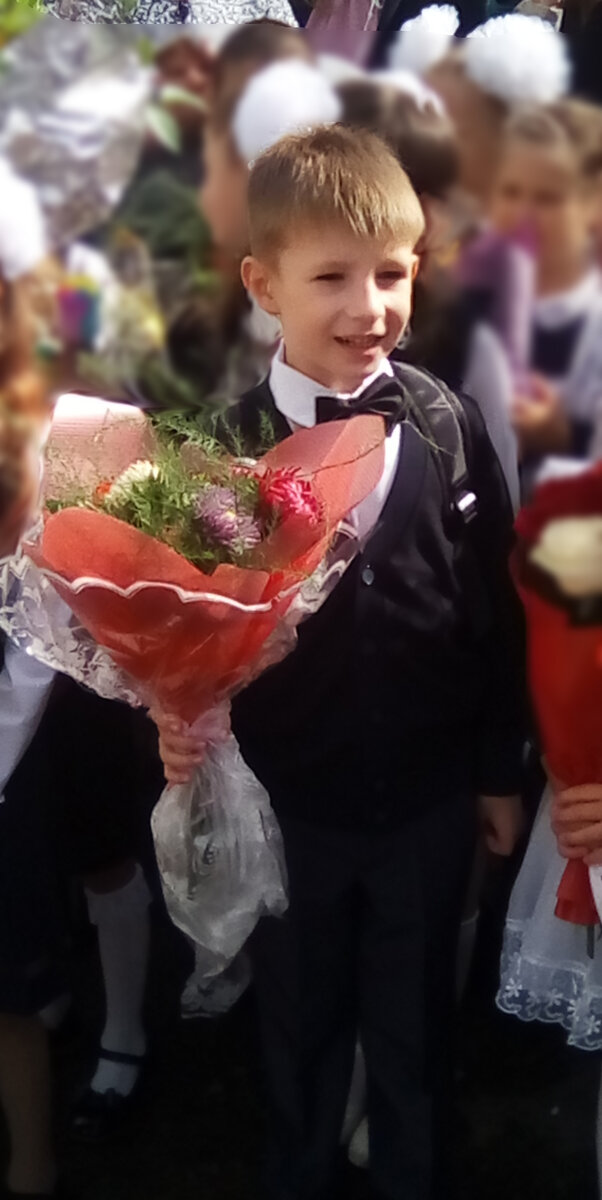 Сын на первой своей школьной линейке. Фото из семейного архива.