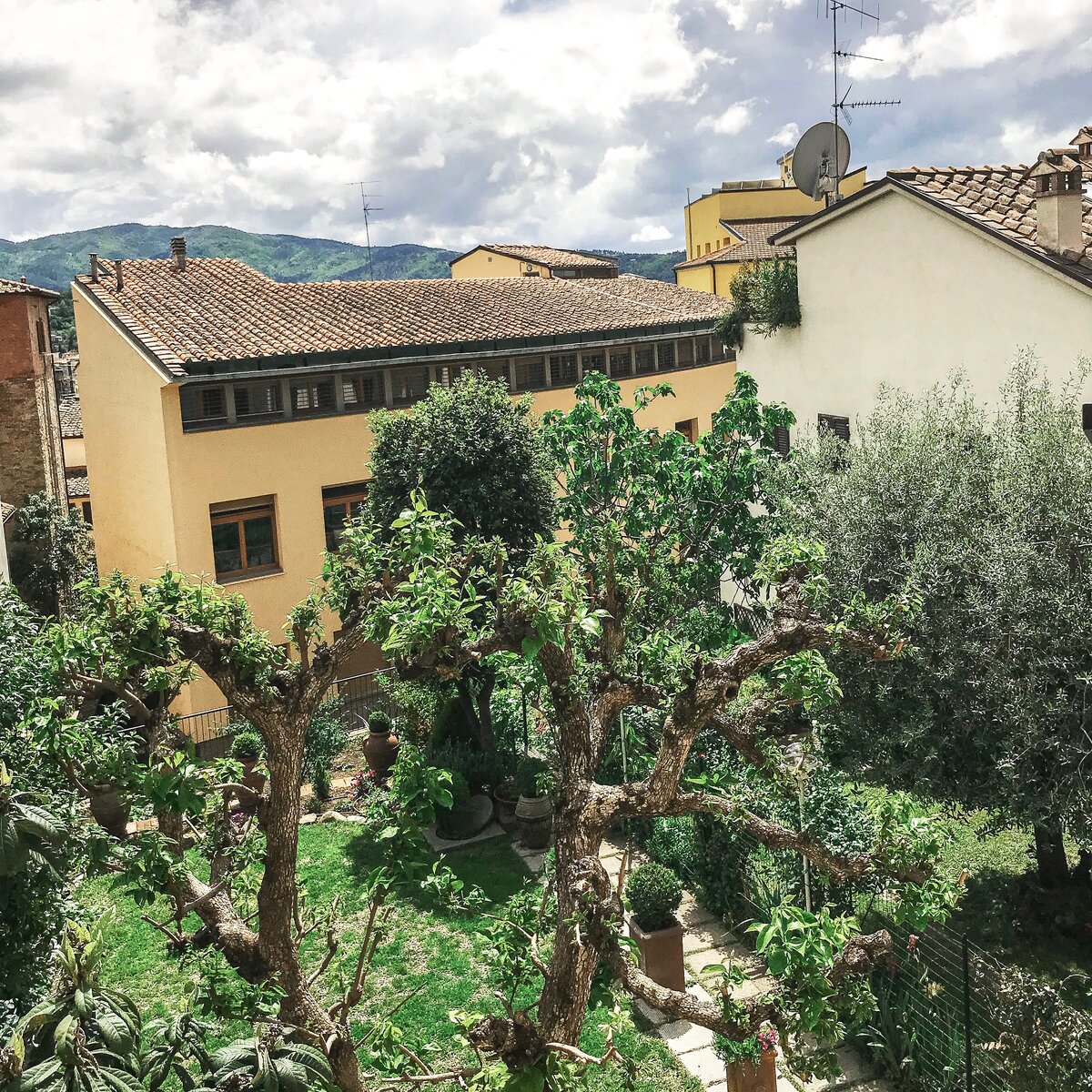 Вид из окна одной из спален апартаментов Casa Bidini