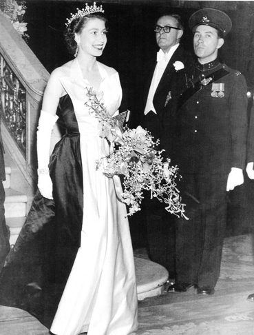 Елизавета II на "Royal Film Performance", 1952. (с) Getty Images