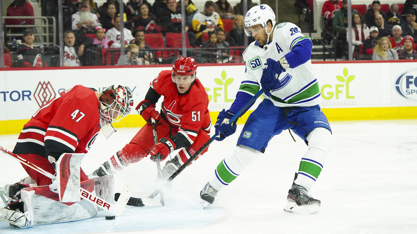 Хоккеисты "Ванкувера" атакуют чужие ворота.                           фото: открытые источники сети.