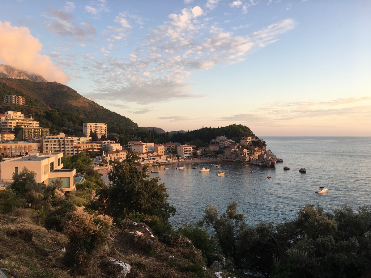 Микро бухта и городок Пржно