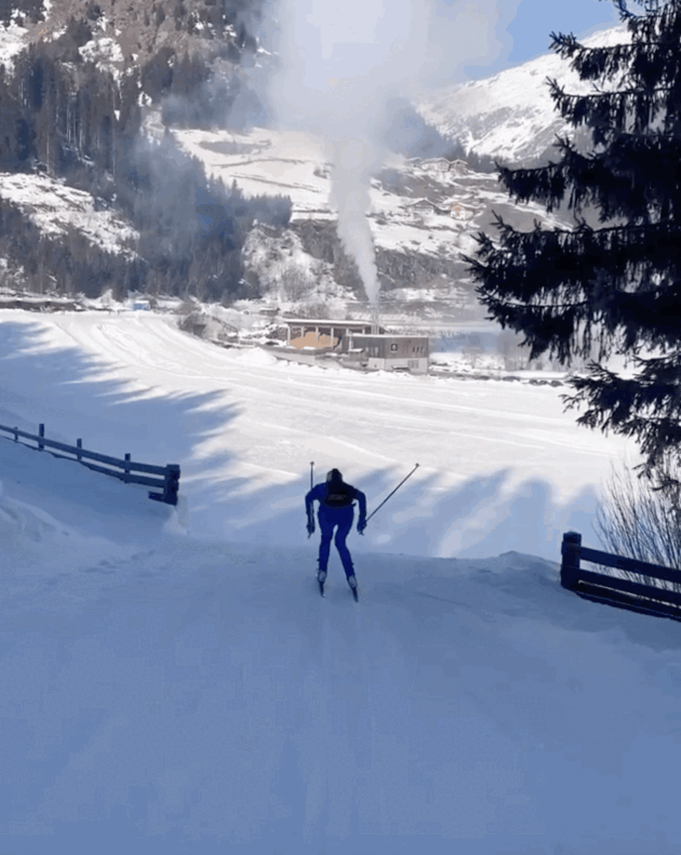 Как же ей весло в горах, да на бюджетные деньги развлекаться вместо того, что бы показывать результат)