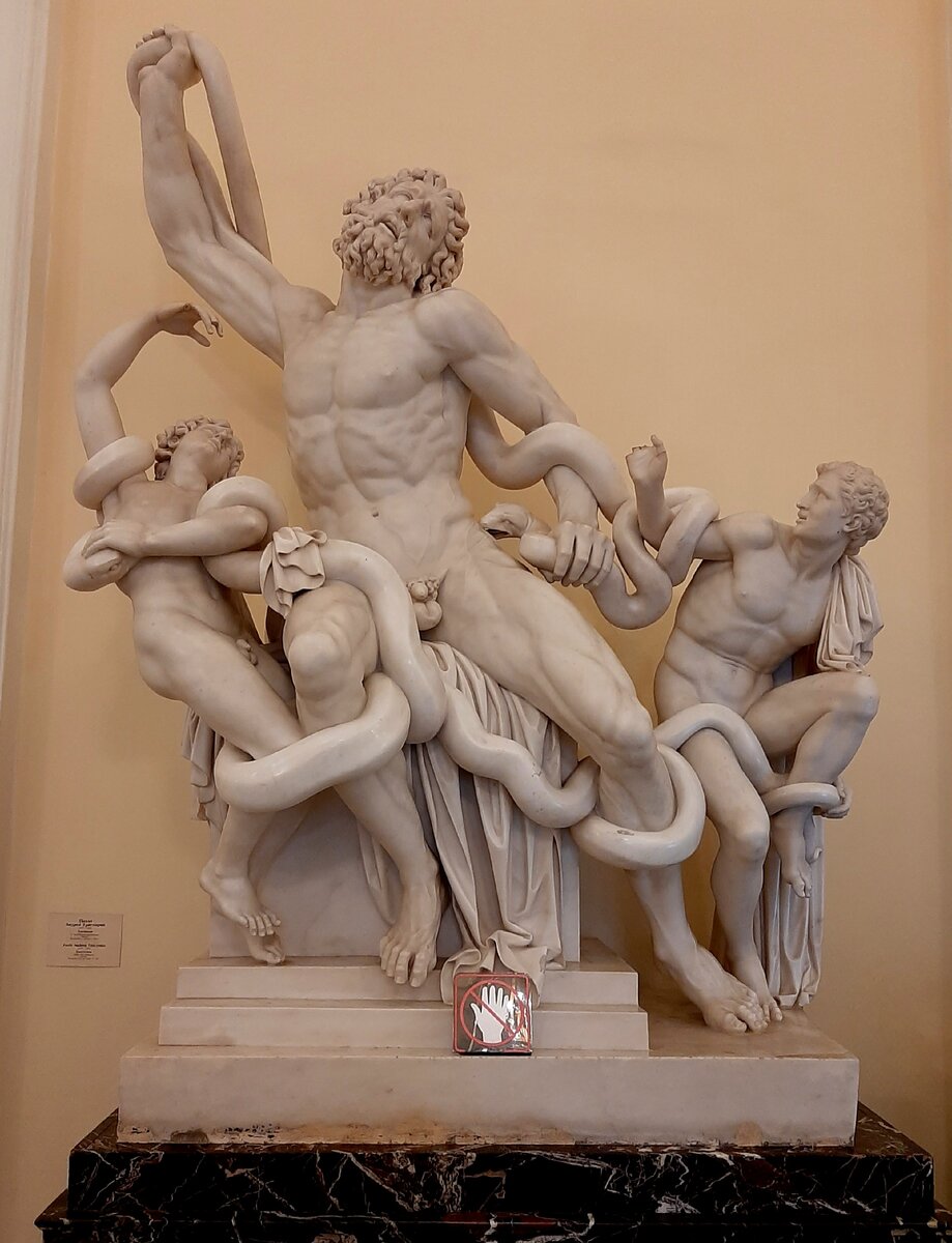 А вот мимо некотрых шедевров пробегают неглядя