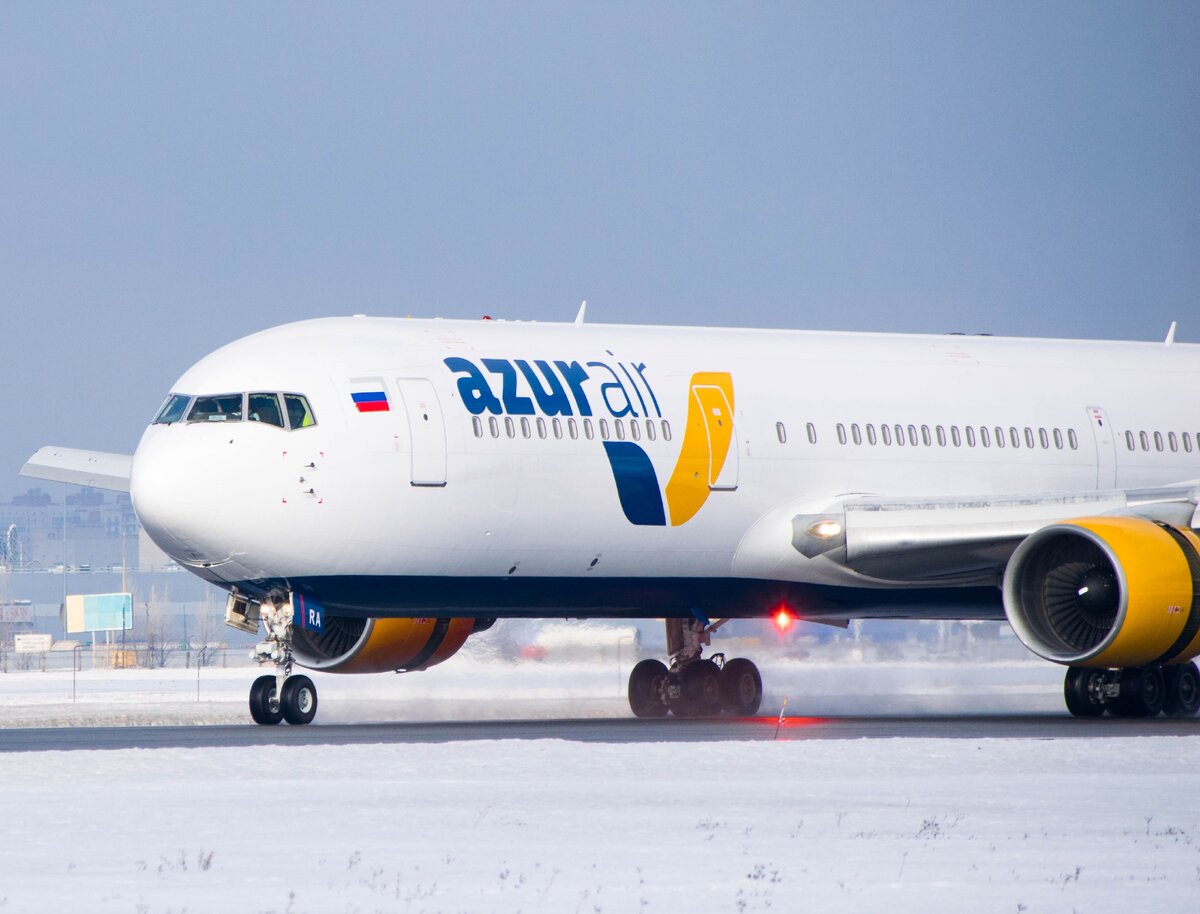 Boeing 767 azur air. Азур Эйр 767. Boeing 767 Azur. Б 767 Азур Эйр. Boeing 767 Azur Air Тюмень.