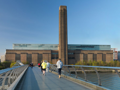 Tate Modern - отличный пример такого музея. Листайте!