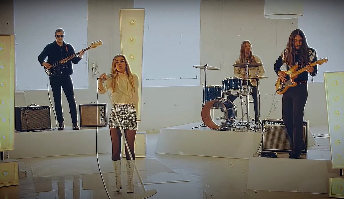 Кадр из видео "Low Road"