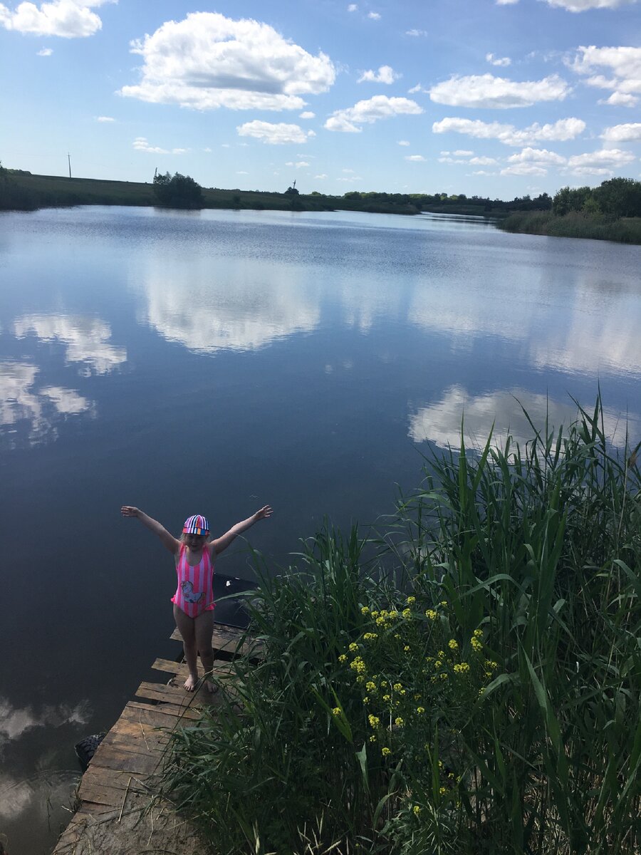 Дочка на пруду