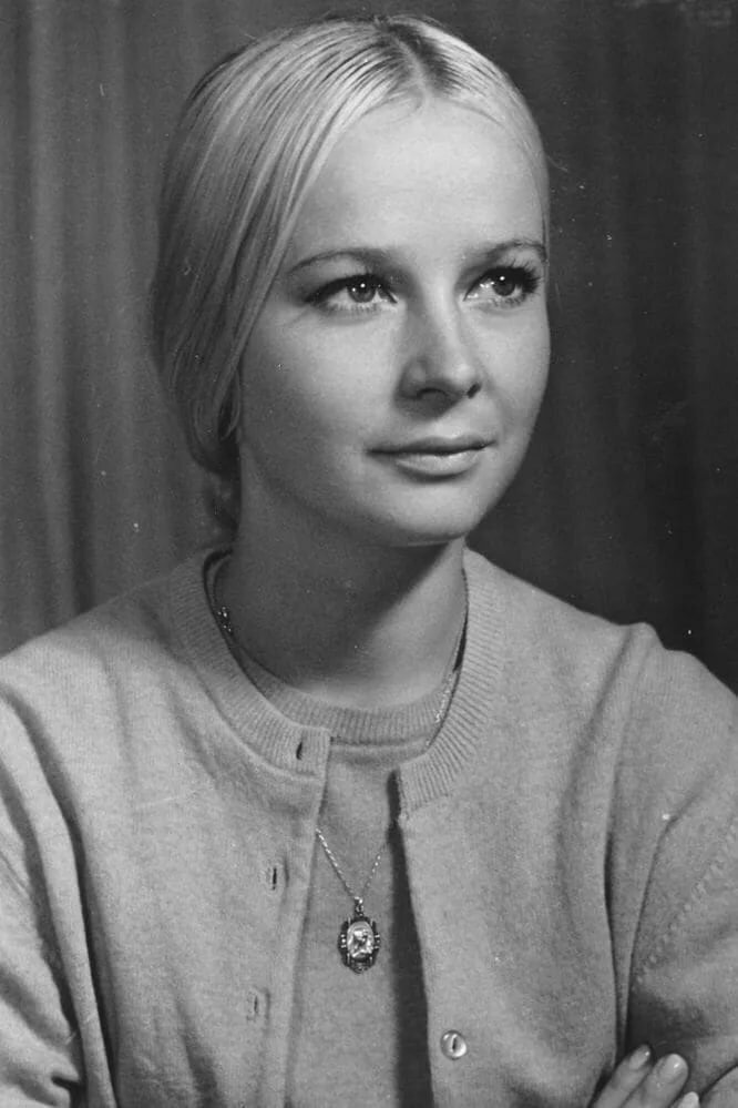 Один из самых любимых советских школьных фильмов "Большая перемена" был снят режиссером Алексеем Кореневым в 1972 году на киностудии "Мосфильм".-11