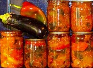 Перцы фаршированные в томатной заливке.
