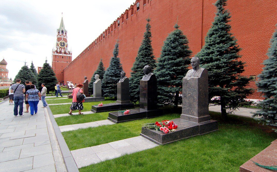 Кремлевская стена в москве