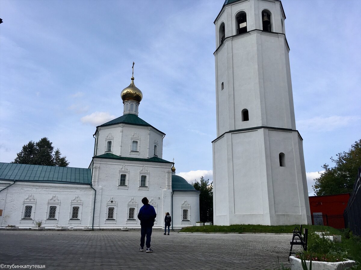 Внутренняя белоснежная часть храмового ансамбля 