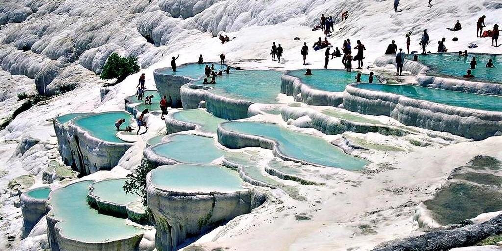 Травертиновые бассейны Памуккале. Фото из интернета.