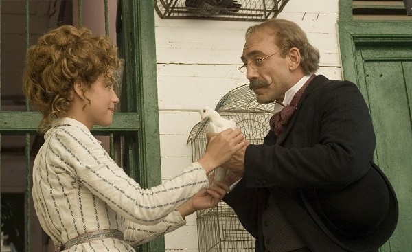 Кадр из экранизации; https://www.vokrug.tv/product/show/love_in_the_time_of_cholera/