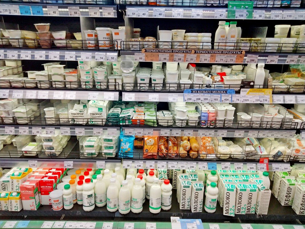 Молочная продукция во Вкусвилле. И фермерское, и промышленное, но все под контролем Вкусвилла.