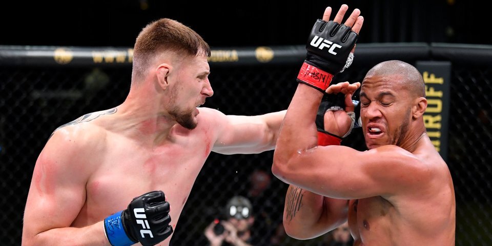 лександр Волков (33-9) уступил Сирилу Гану (9-0) в главном бою UFC в Вегасе. Менеджер Волкова Иван Банников рассказывает, почему пятираундовый бой получился настолько сложным и что будет дальше.