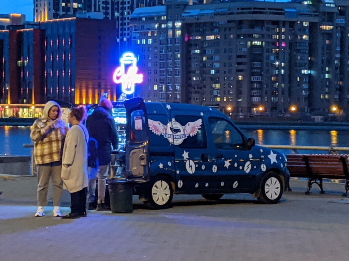 Вот такую машину видела в Екатеринбурге.