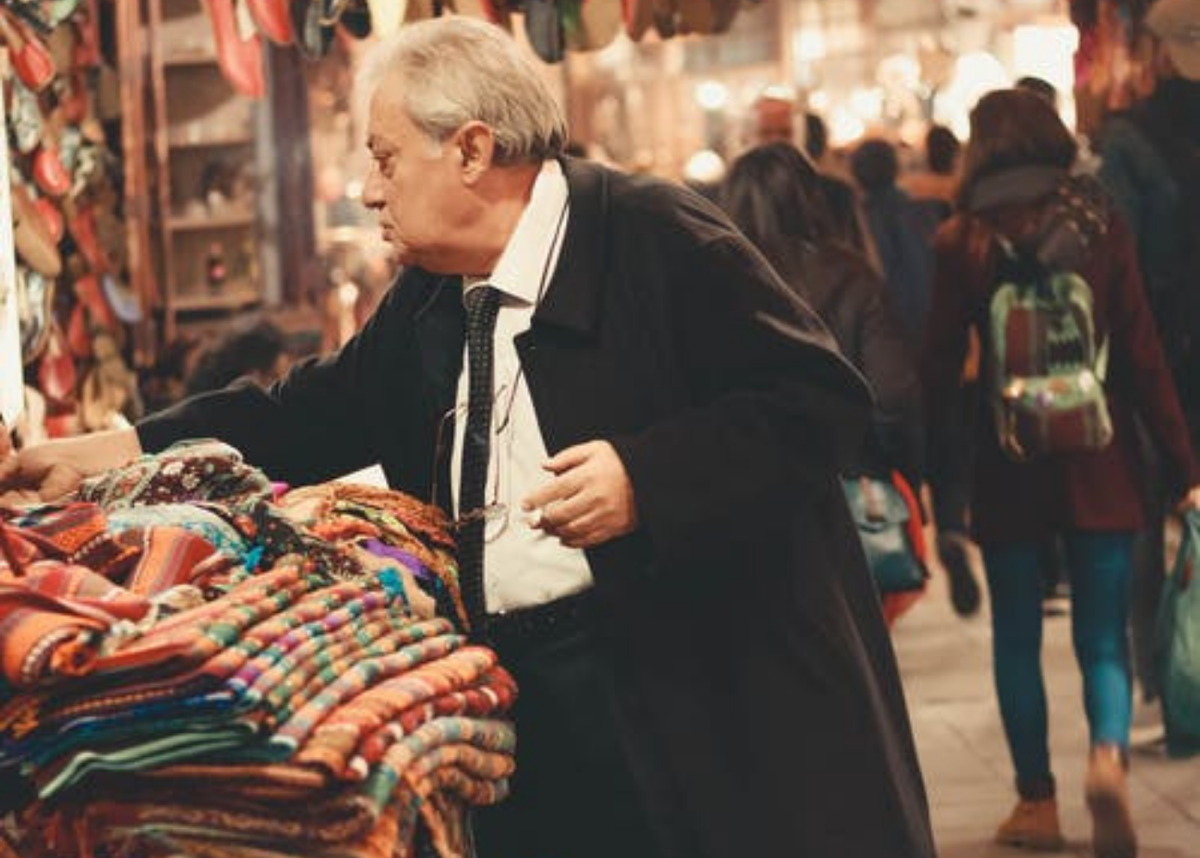 Рынок - многие люди любят до сих пор. Покупатели и продавцы зачастую знакомы. Это целый мир, который испытывает непростые времена. 