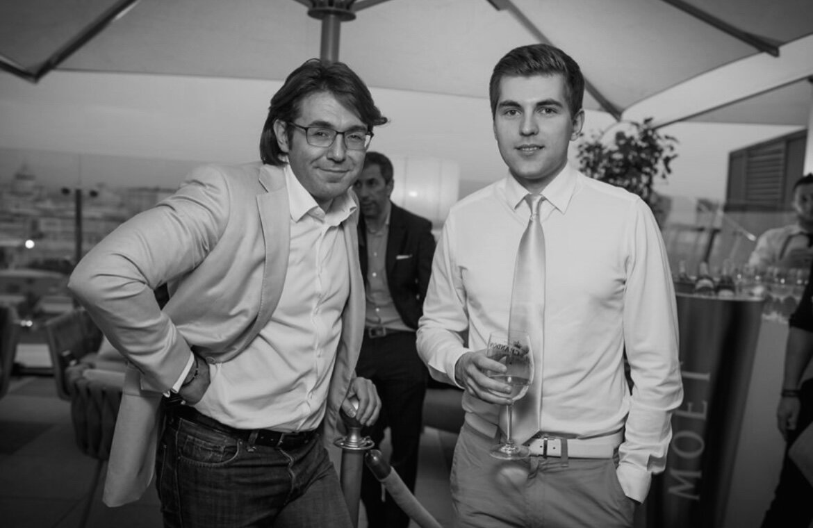 Когда-то друзья, а теперь стараются не пересекаться