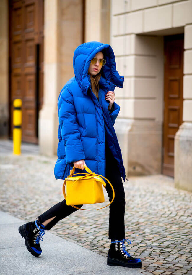 Зимняя голубая куртка с чем носить