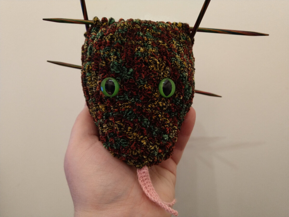 Выглядит странно, но расцветка удачная