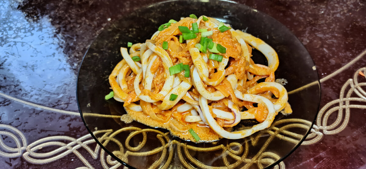 Вариант готового блюда,можно вместо лука зеленого -петрушку.