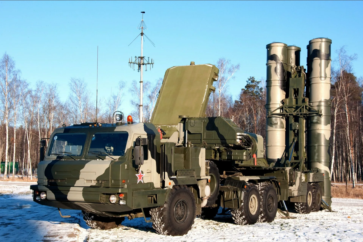 Вполне возможно, что зенитно-ракетные комплексы С-400 "Триумф" останутся в Синеокой и после окончания учений. Фото: https://w-dog.ru