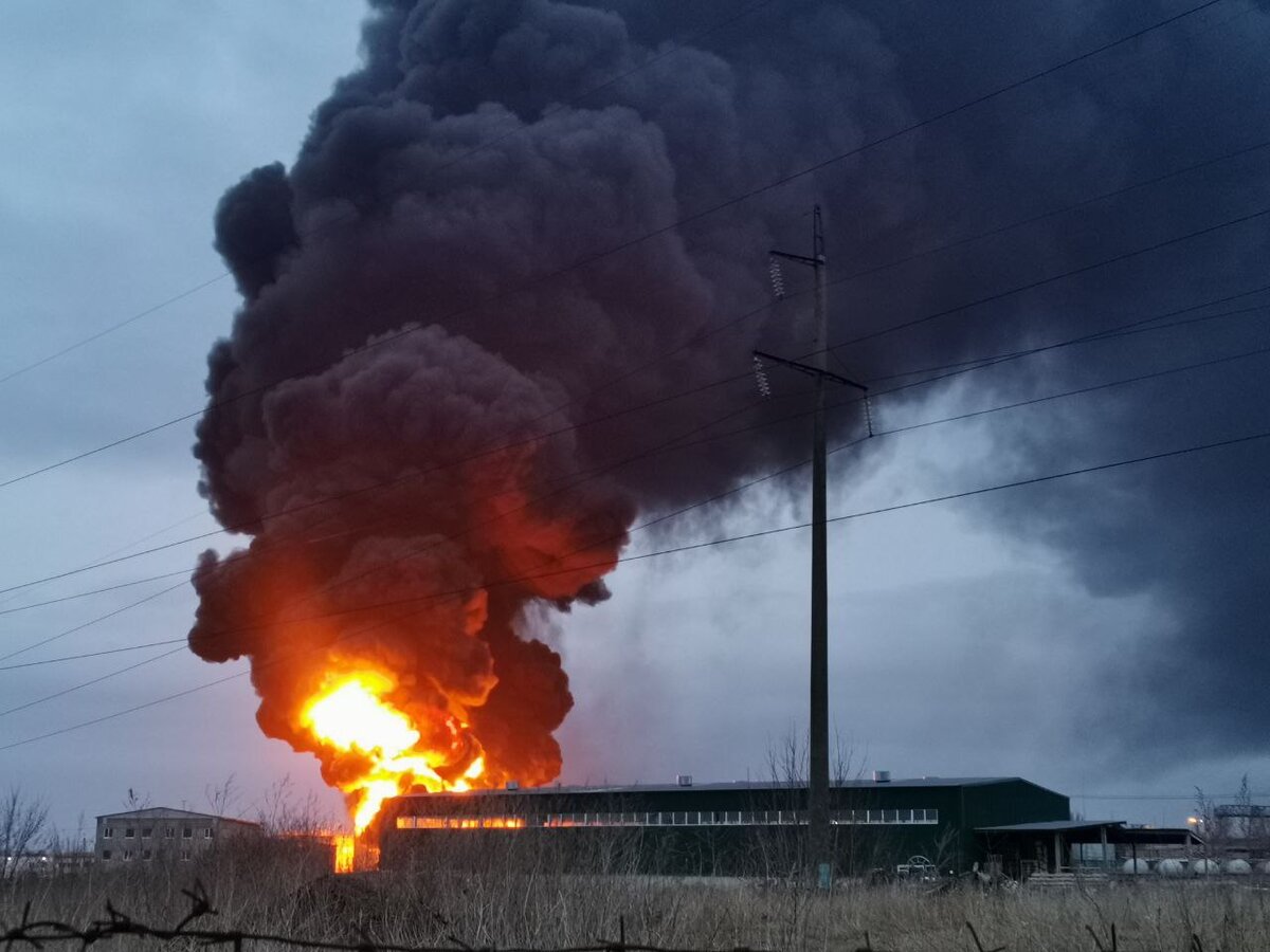 Пожар на нефтебазе в Белгороде