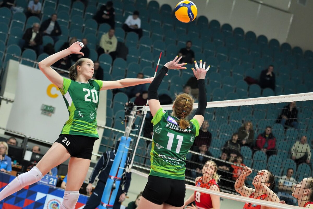 Матч "Заречье Одинцово" - "Уралочка-НТМК", в атаке первым темпом - Анастасия Ляшко (№20). Фото - @foto_volley