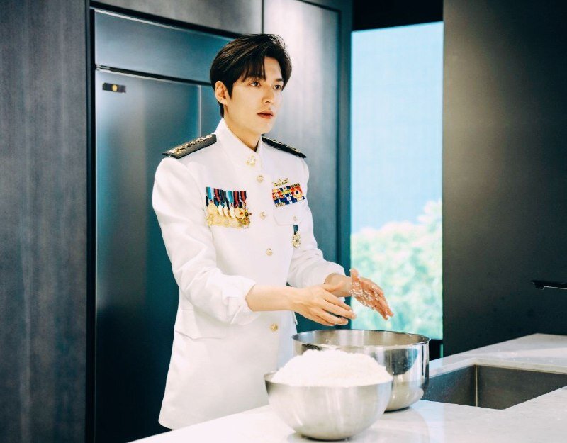 Волновалась о нём больше, чем о себе. Кто же в таком готовит? Король)