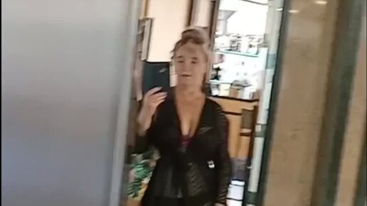 Иолла. Стихи я. | Еду в лифте отеля Эмеральд, Болгария. | Дзен