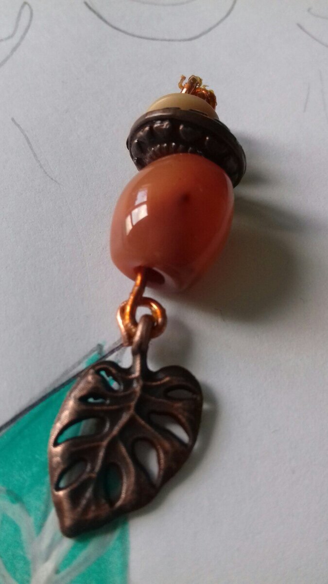 Обычная медная проволка. Есть у многих дома. Для тренировки отлично. 