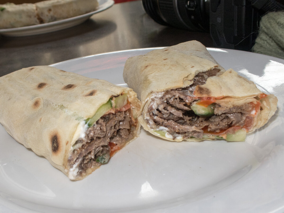 Донер в лаваше. Баку. Азербайджан.