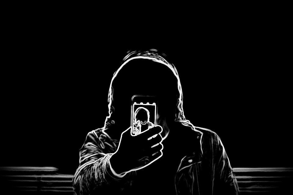 Алекситимия - эмоциональная "слепота". Также - это личностная черта, которая затрагивает примерно 10% населения и варьируется по степени тяжести.  