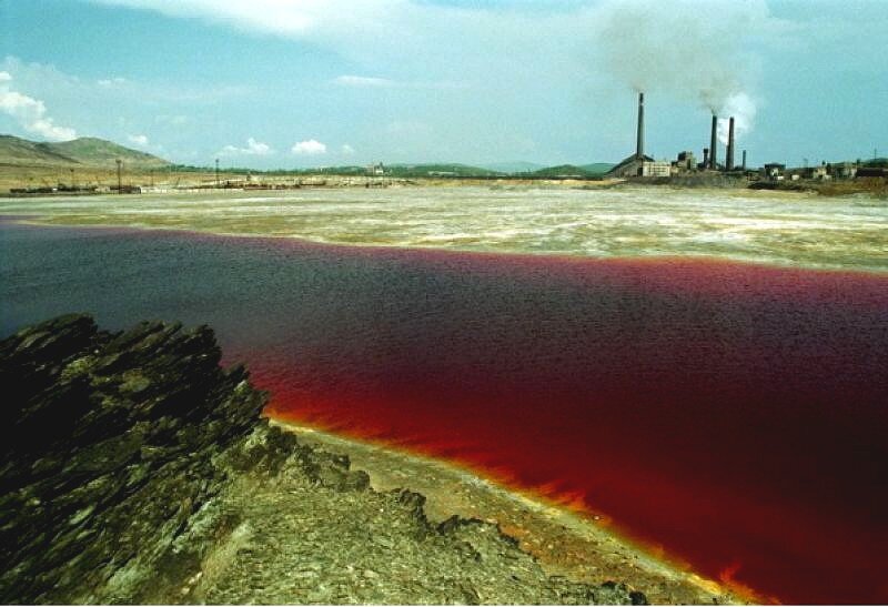 Добро пожаловать на прекрасное озеро Карачай, русское озеро, которое является официальным и наиболее загрязненным местом на планете.