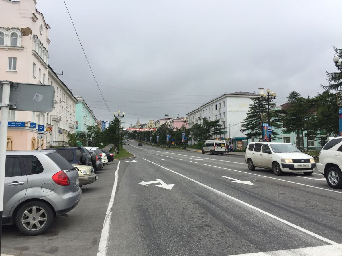 Магадан - одна из главных улиц города, недалеко от автовокзала.