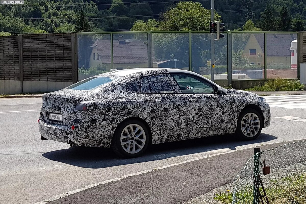 Замаскированное купе было замечено на дорогах