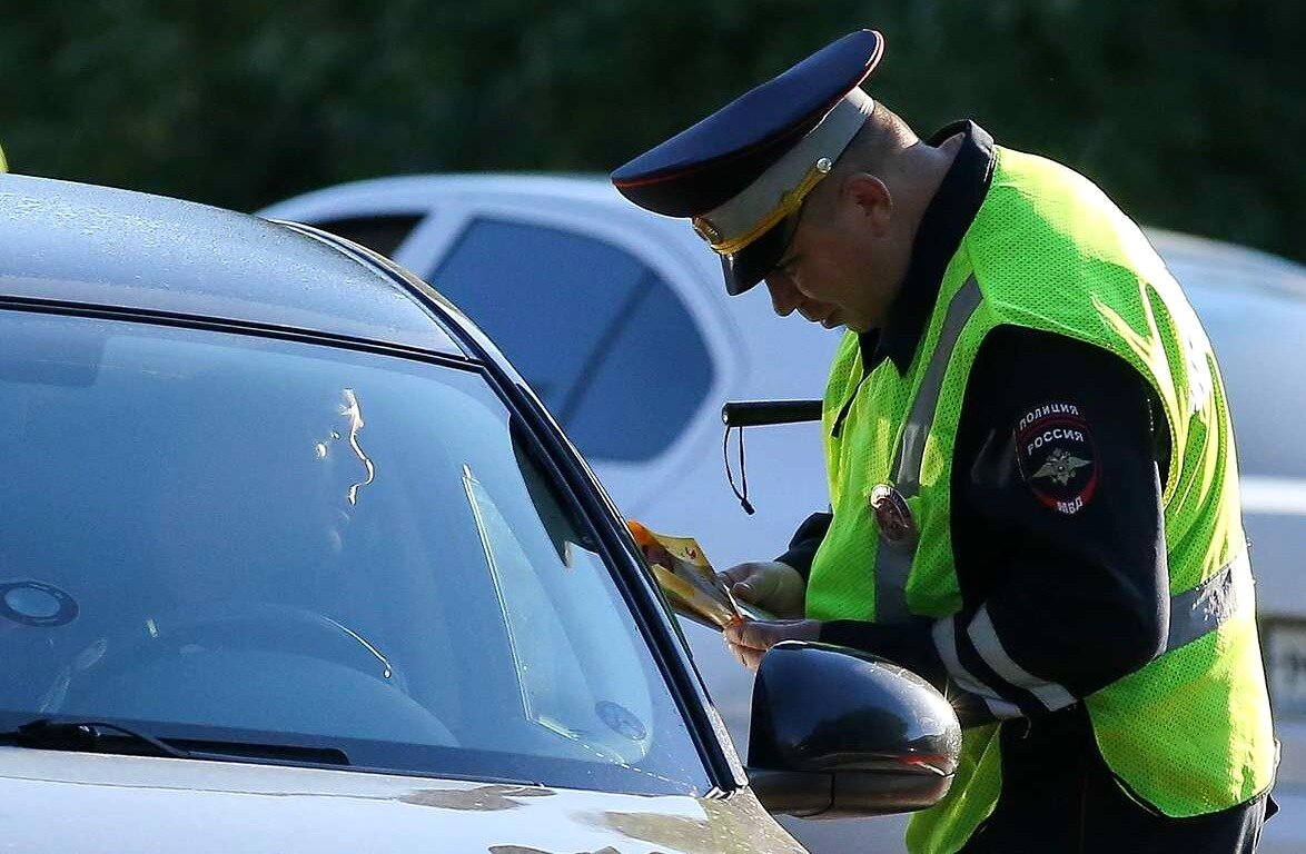 Инспектор ДПС попытался «впарить» штраф за езду по левой полосе при  свободной правой. Но получил грамотный ответ! | ГИБДД-RU | Дзен