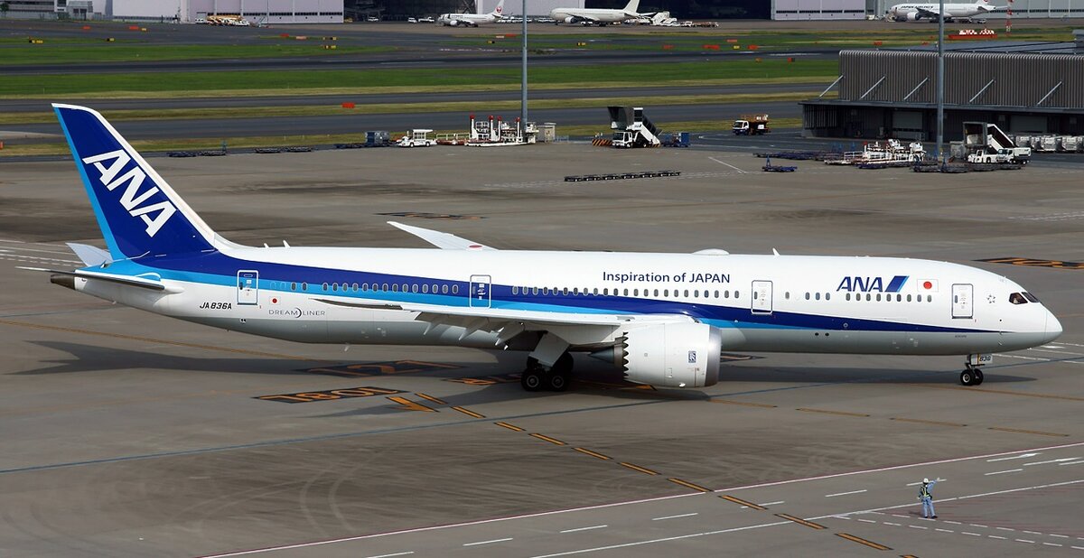 Boeing 787 Dreamliner а/к ANA (All Nippon Airways) в аэропорту Токио (Нарита)