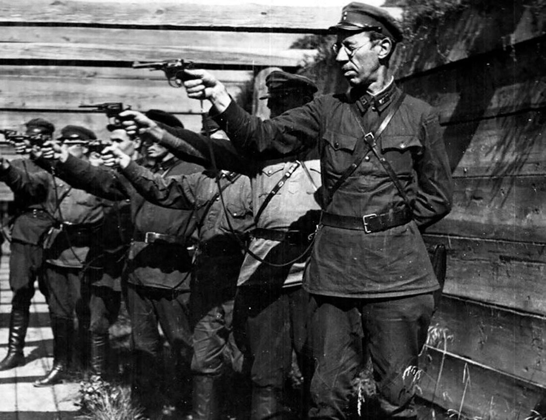 По контрреволюции огонь!