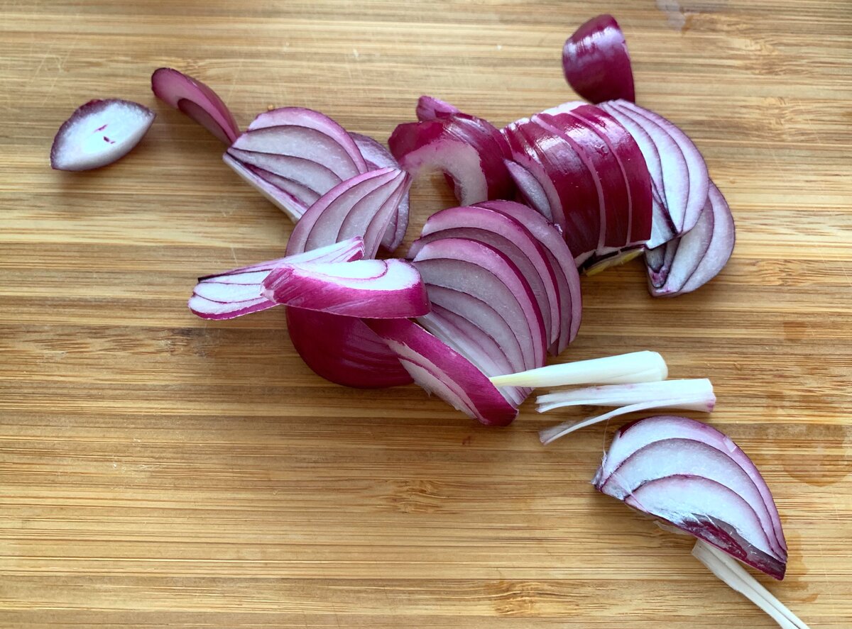 Красный лук не такой резкий