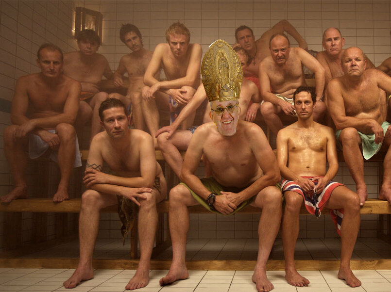 Русские мужики снимают баб. Общая баня. Мужчины в сауне. Парни в сауне.