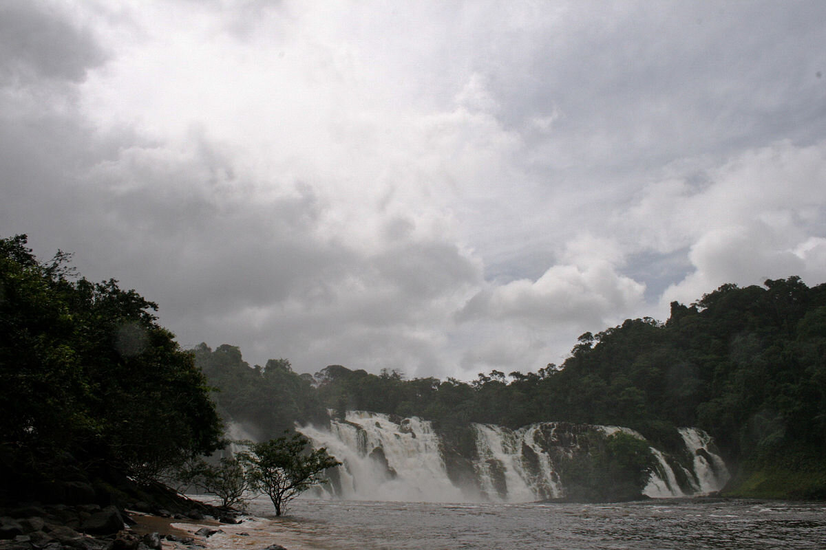 Источник изображения https://upload.wikimedia.org/wikipedia/commons/thumb/4/47/Salto_Para.jpg/1200px-Salto_Para.jpg